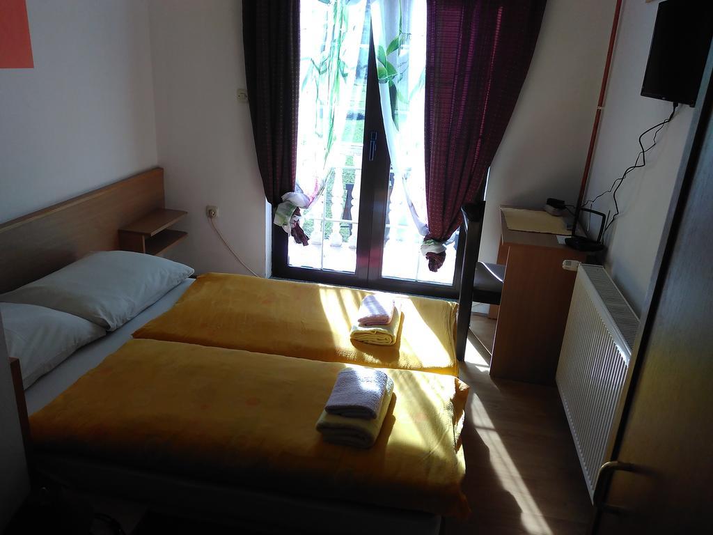 Bed And Breakfast Konoba Jure Krasno Polje Esterno foto