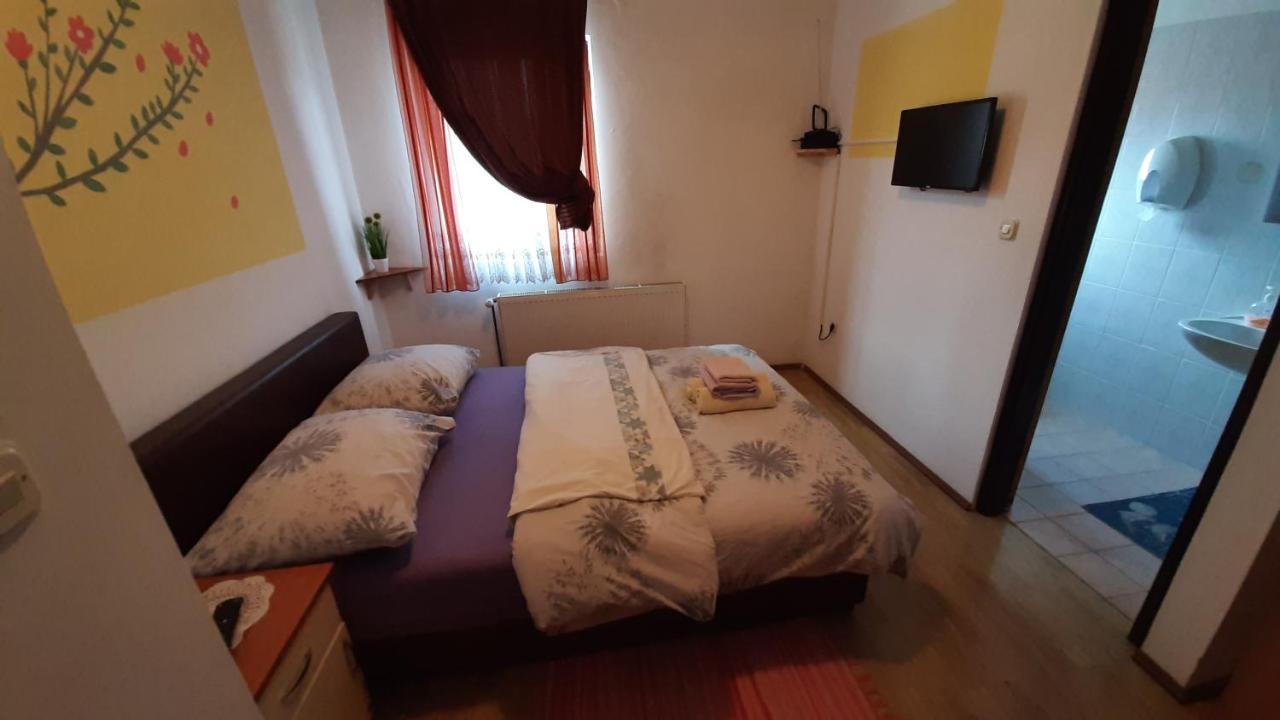 Bed And Breakfast Konoba Jure Krasno Polje Esterno foto